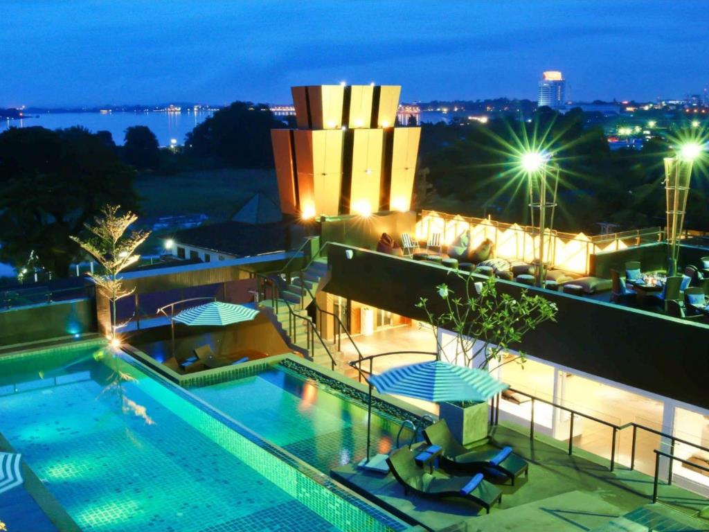 vientiane hotels with pool